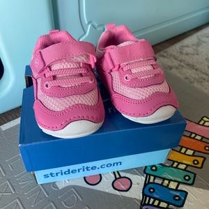 Rhett Sneaker Pink stride rite new ‼️